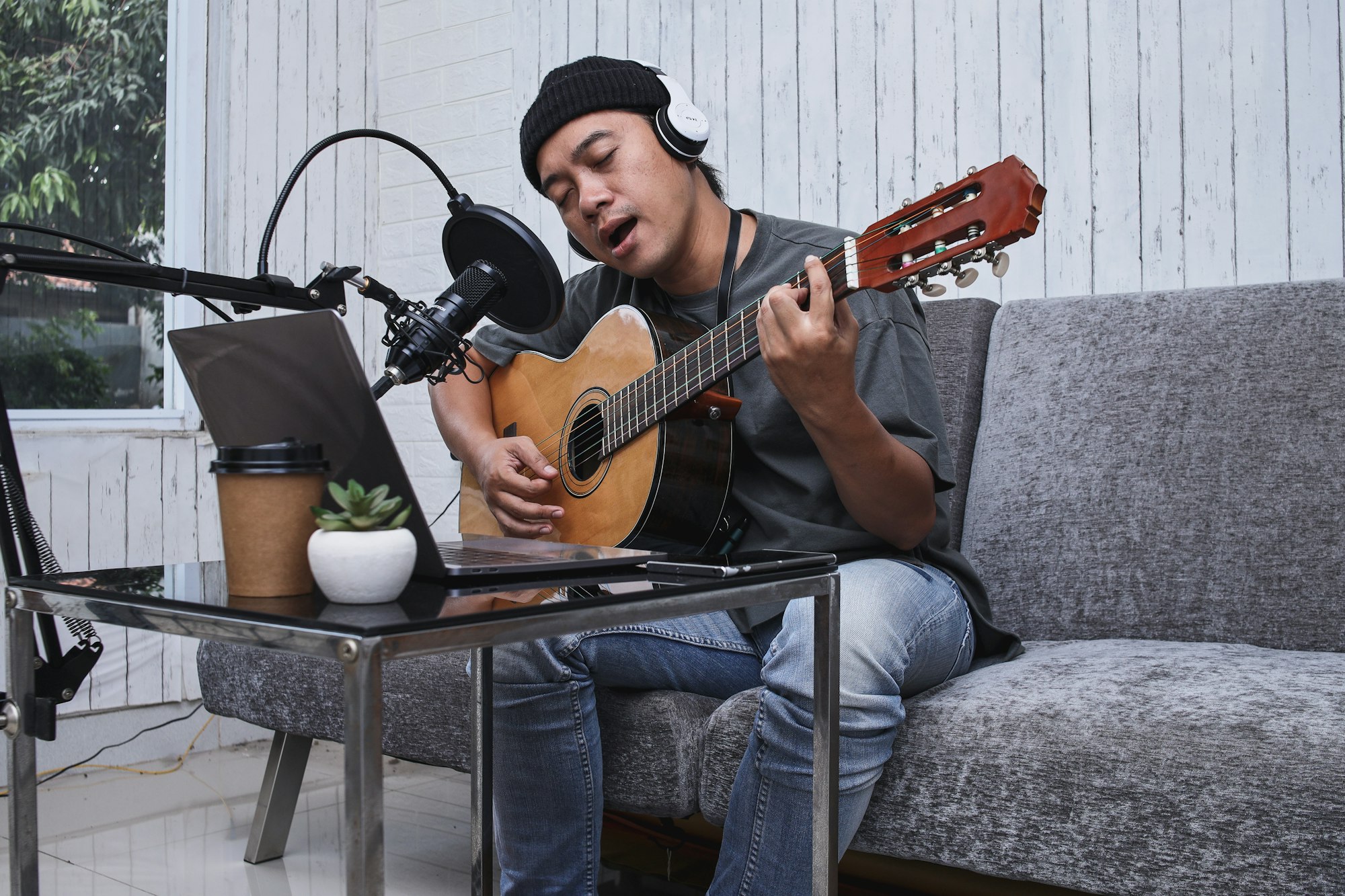 Man Influencer, Youtuber, Vlogger