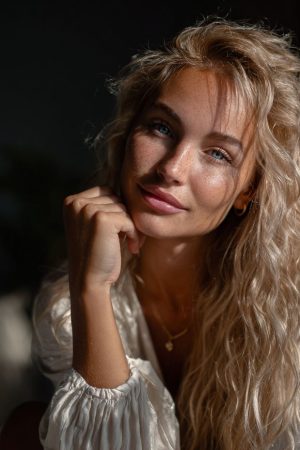 skebab_a_blonde_influencer_natural_shot_of_sponsored_post_by__780b4fb6-dfdc-406a-bdde-b2de4d164a5b_3